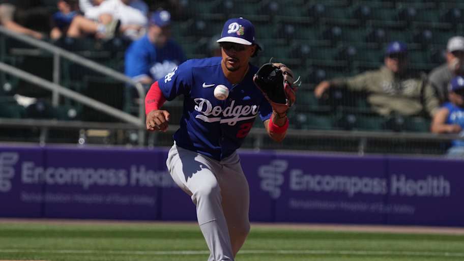 Dodgers finalize decisions on 2 key roster battles, but 1 big question remains<br><br>