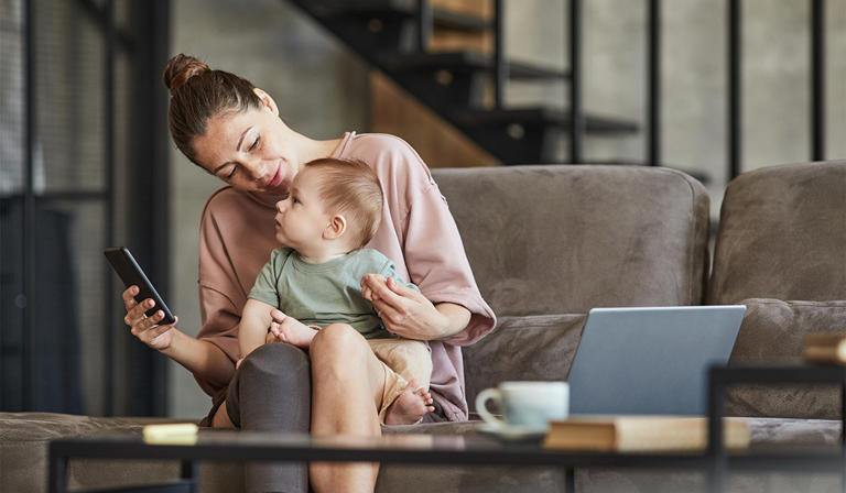 Five situations you should never be on your phone as a parent