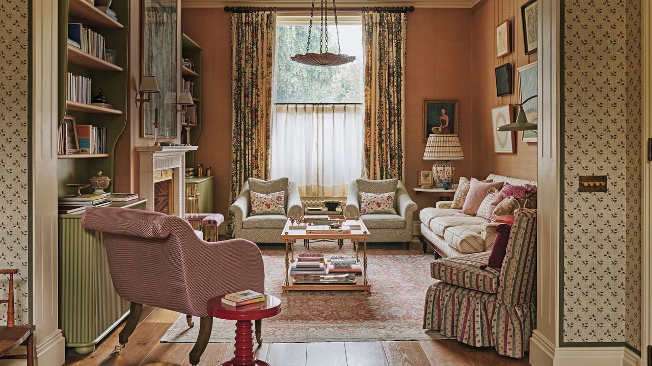 Inside a pattern-filled Chelsea townhouse that went from bare to lived ...