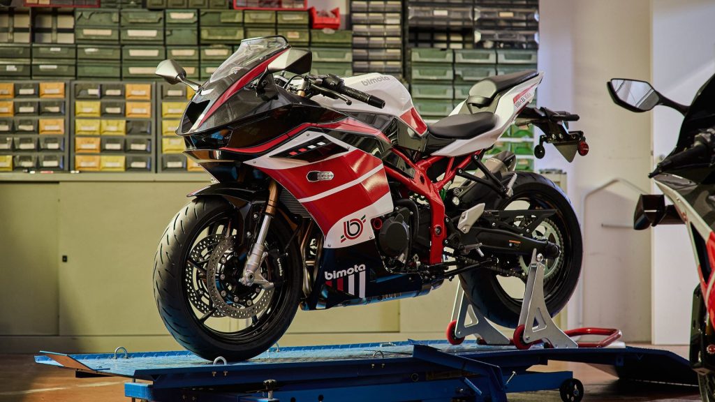 Bimota KB399: l’anima racing di Rimini in formato 400