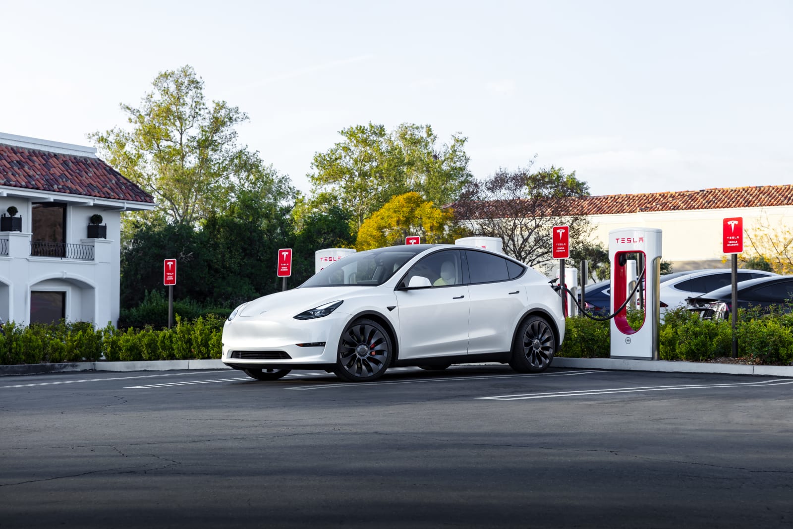 Why Tesla stock is falling around 2% on Thursday