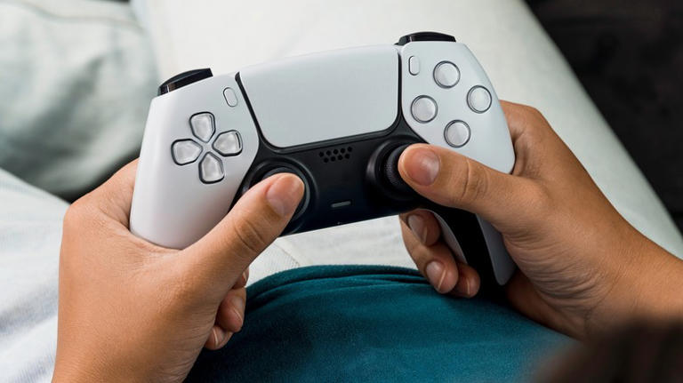 2 workarounds to use a PS5 controller with the PS4