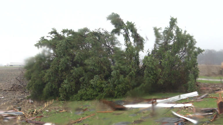 Tornado leaves behind trail of damage in Starke County