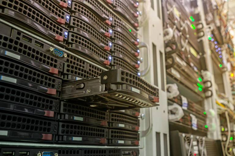 Nvidia invests $2B in AI cloud company Nebius. CoreWeave stock isn’t ...