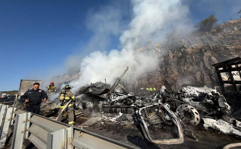 Choque e incendio de tres vehículos de carga provoca cierre total de la ...