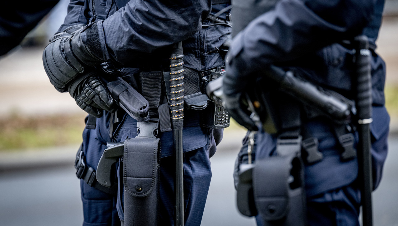 Twee agenten met gehoorschade door 50 jongeren met illegaal vuurwerk