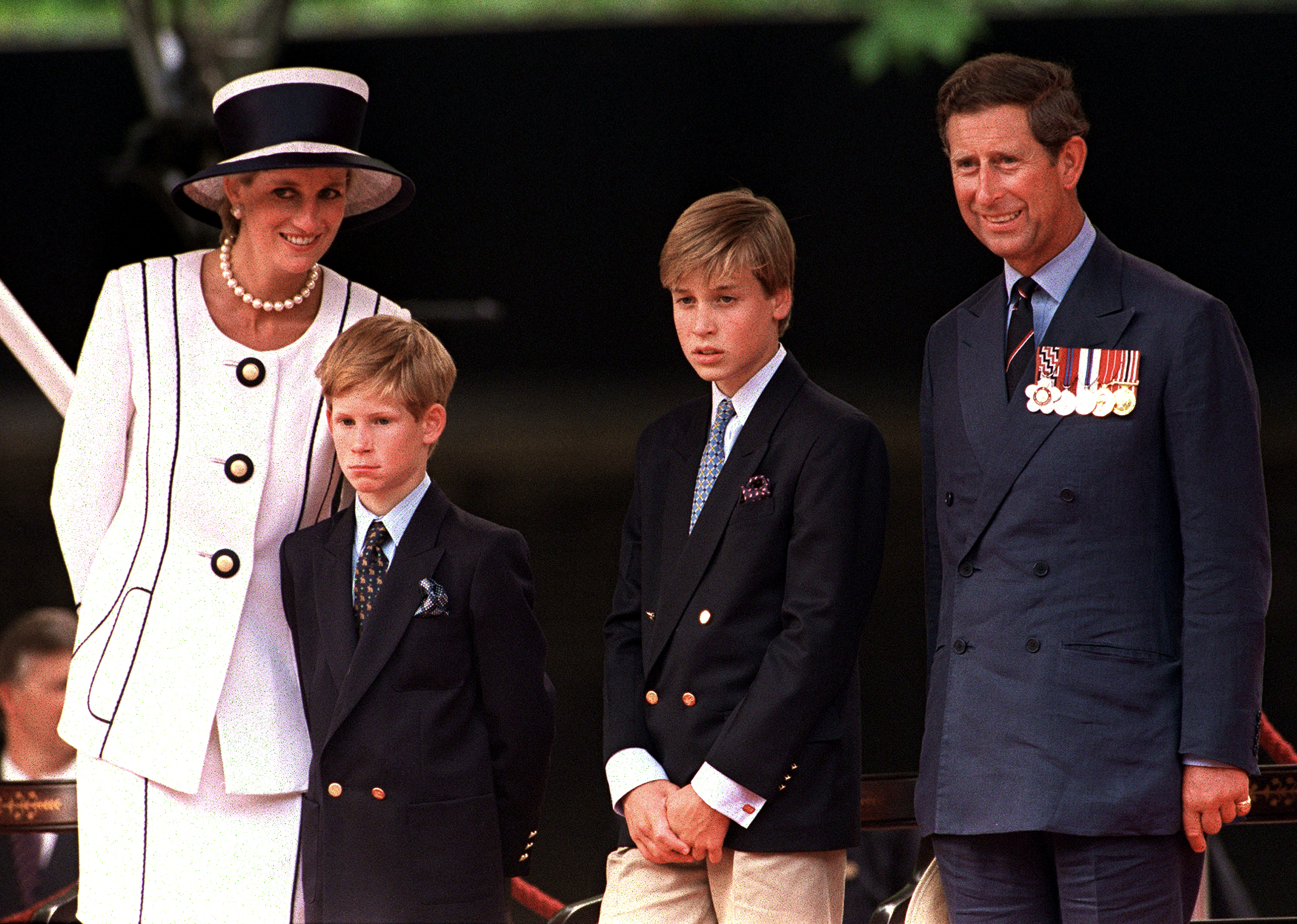 Princess Diana was preparing Prince Harry to be king over 'shy' Prince ...