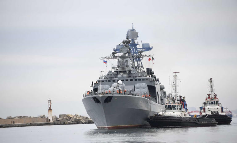 Des navires de guerre russes font escale au port d'Alger
