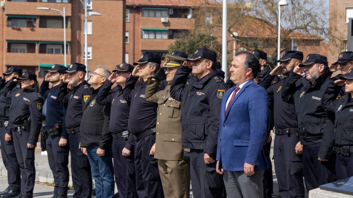 Vox condena la ausencia de miembros de PP y PSOE en el acto homenaje a ...