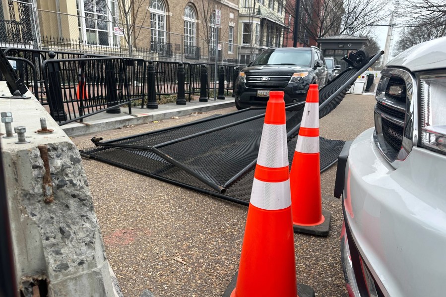 Van drives through barricade near White House