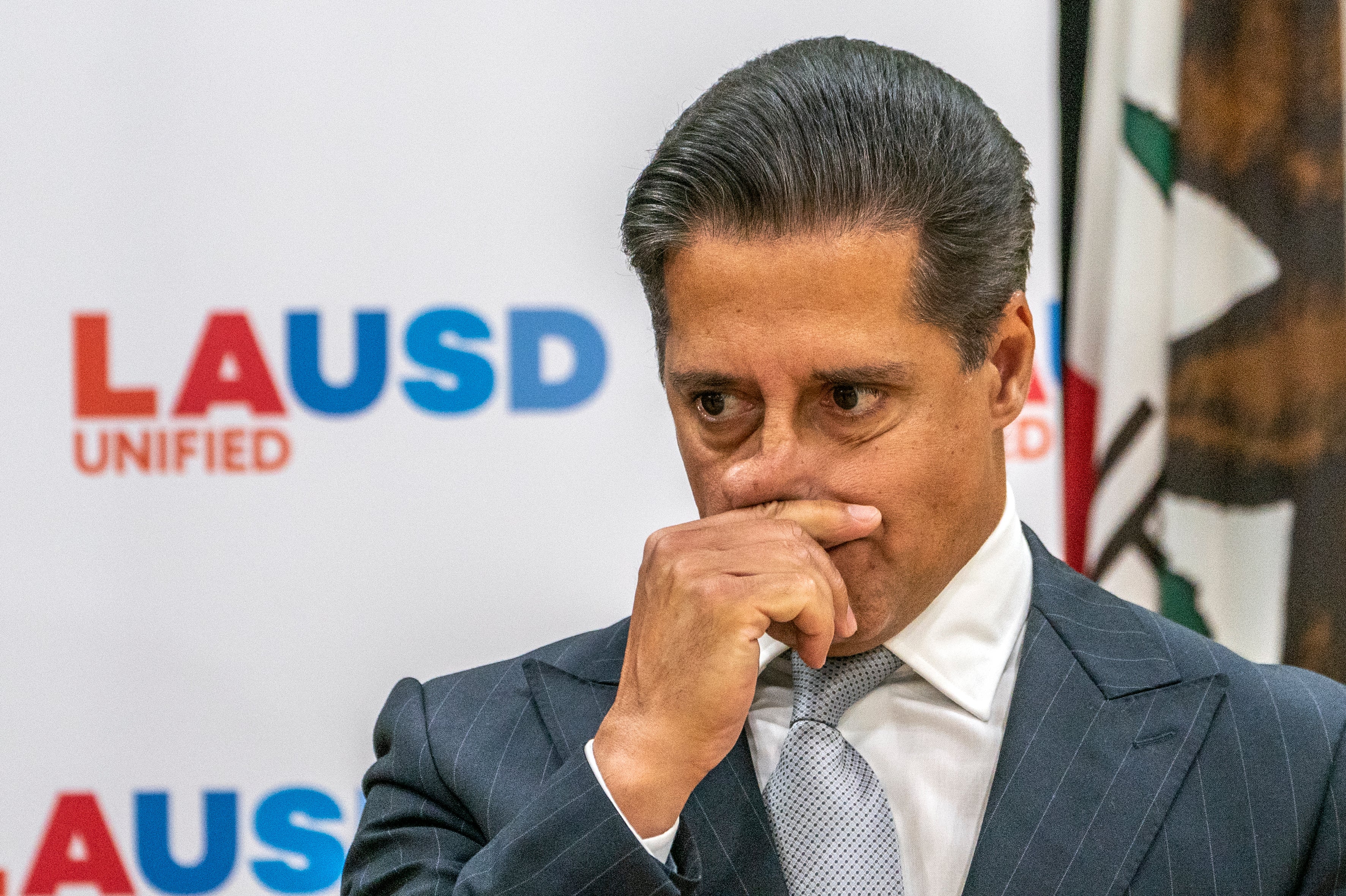 Los Angeles school superintendent asks for job back amid federal probe