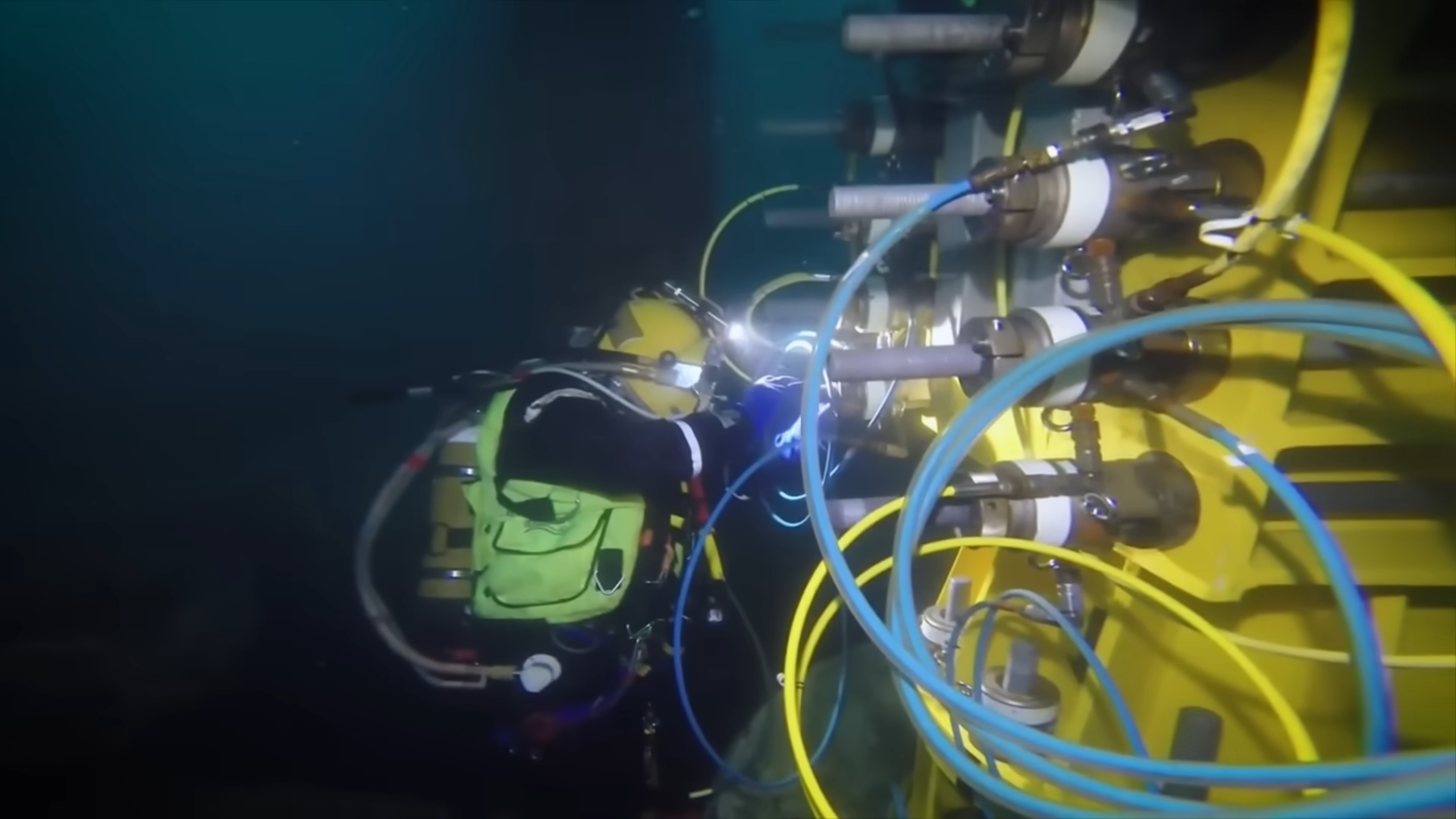 265 feet down - when a diver’s umbilical suddenly snapped