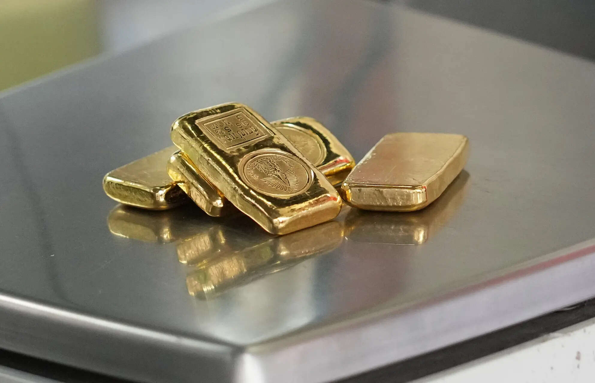 Thinking about gold? Here\u2019s how a gold IRA compares with physical gold