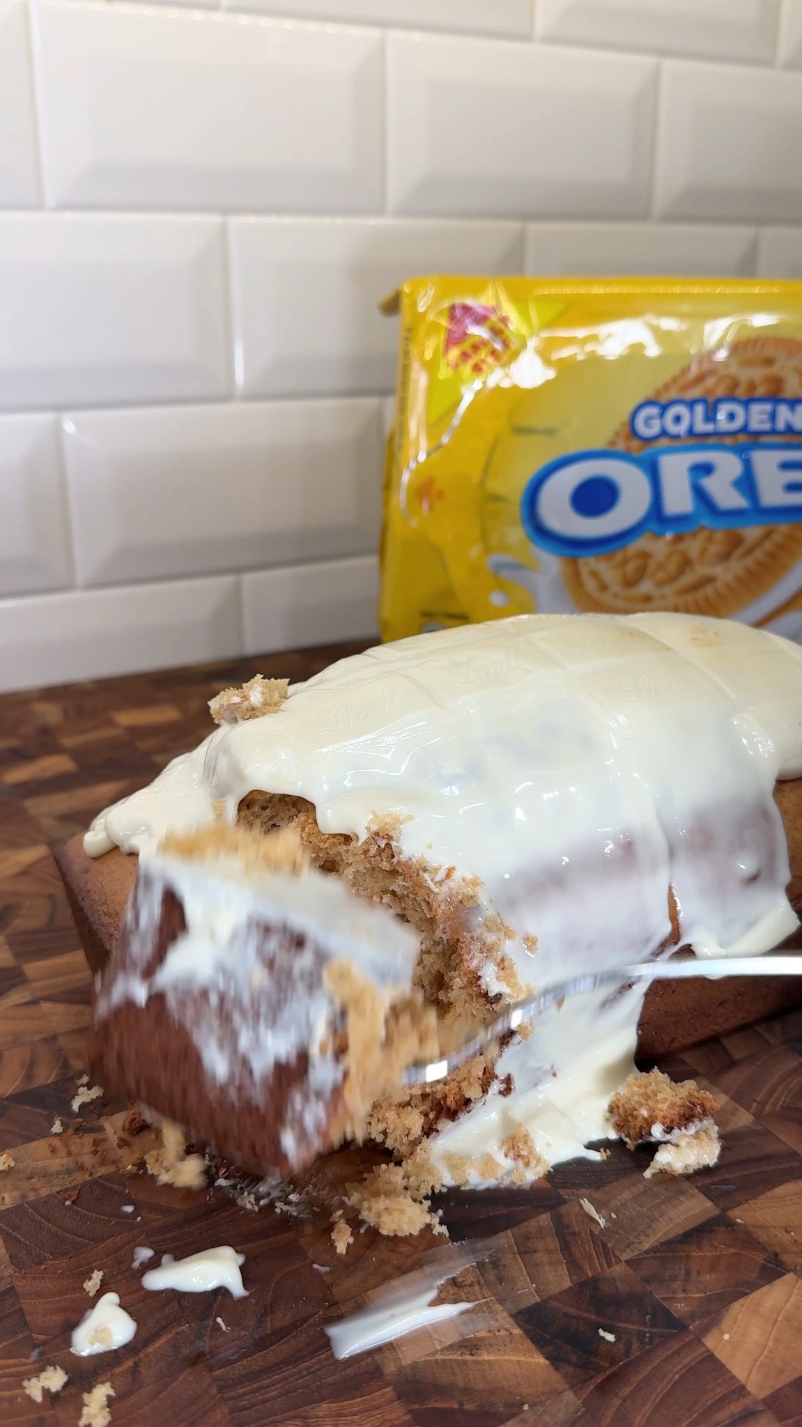 Golden Oreo cake hack