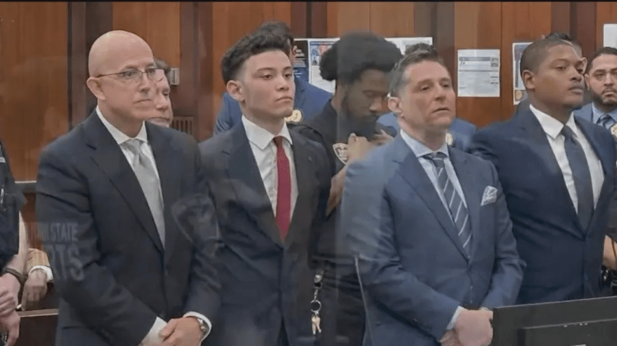 Former NYPD officers charged for civil rights violations in sex case: Feds