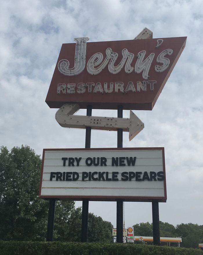 This person eats at the last locations of nearly defunct restaurant chains