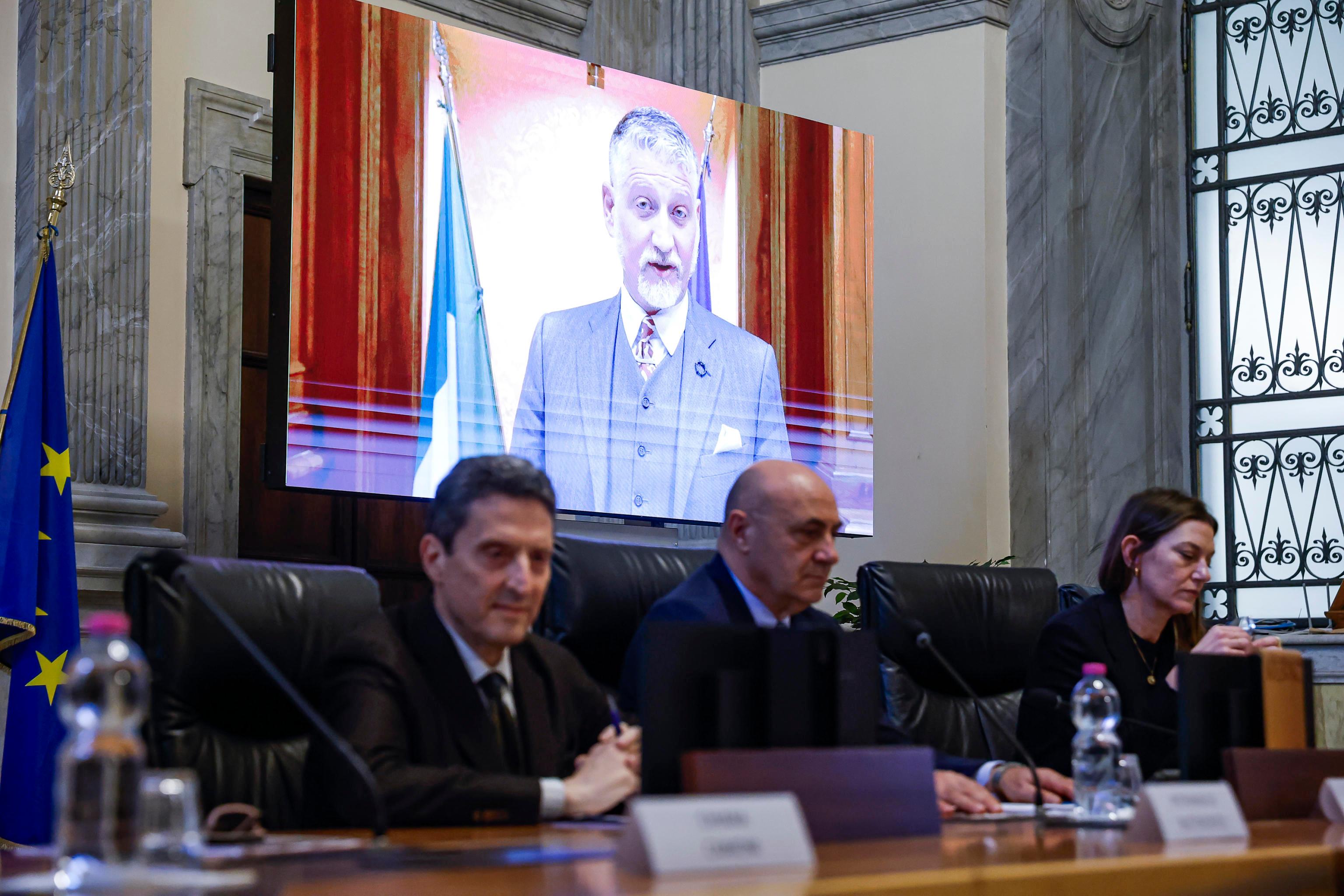 Il video messaggio del ministro della Cultura Alessandro Giuli, durante la presentazione del Padiglione Italia alla esposizione internazionale d’Arte della Biennale di Venezia, presso il ministero della Cultura, Roma, 10 marzo 2026. ANSA/ANGELO CARCONI