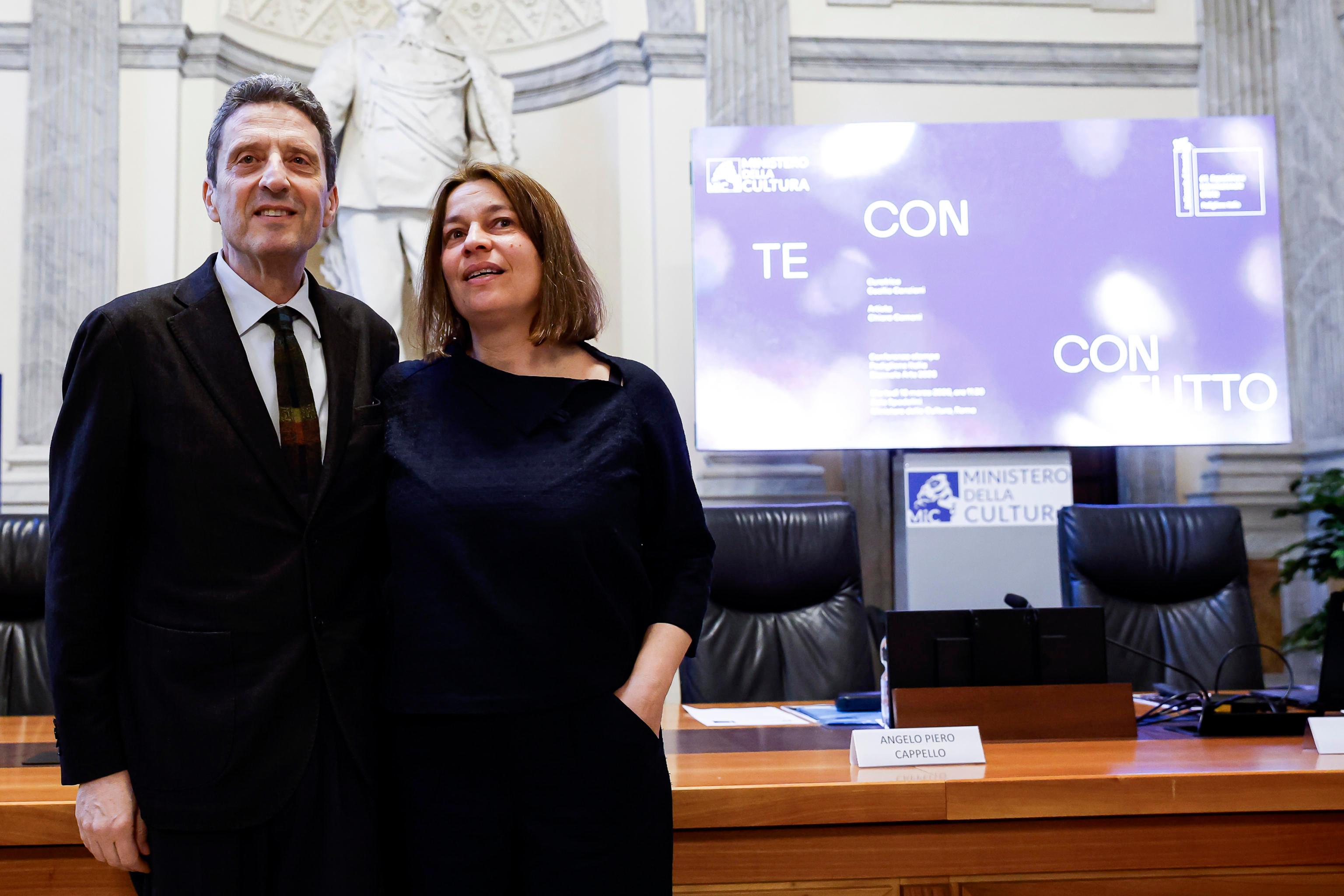 Il Presidente La Biennale di Venezia Pietrangelo Buttafuoco con Chiara Camoni, Artista Padiglione Italia Biennale Arte 2026, durante la presentazione del Padiglione Italia alla esposizione internazionale d’Arte della Biennale di Venezia, presso il ministero della Cultura, Roma, 10 marzo 2026. ANSA/ANGELO CARCONI