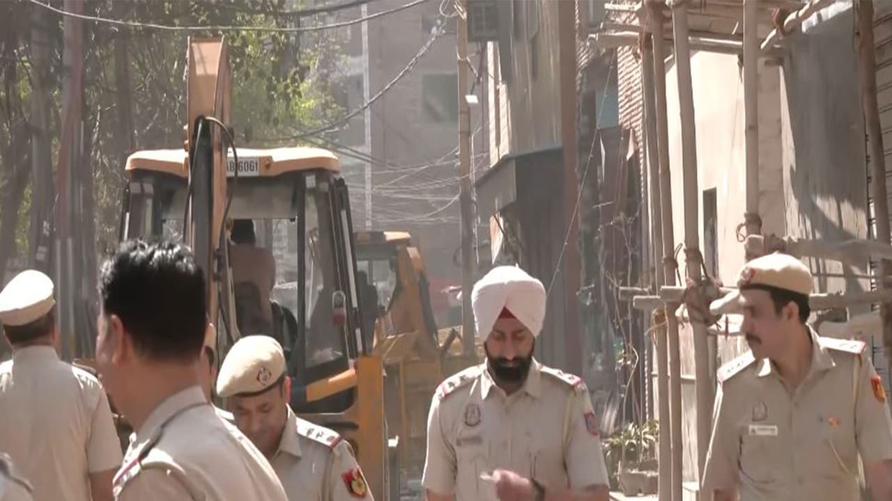 Delhi HC tells MCD not to demolish homes of Uttam Nagar murder accused