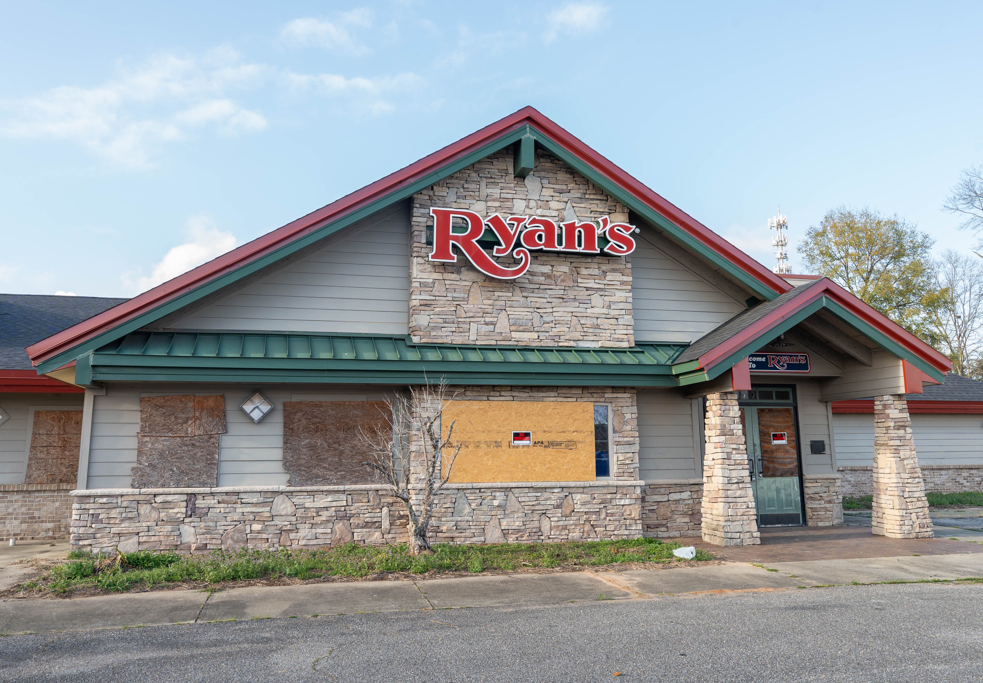 New owner plans repairs to long empty Ryan's restaurant in Pensacola