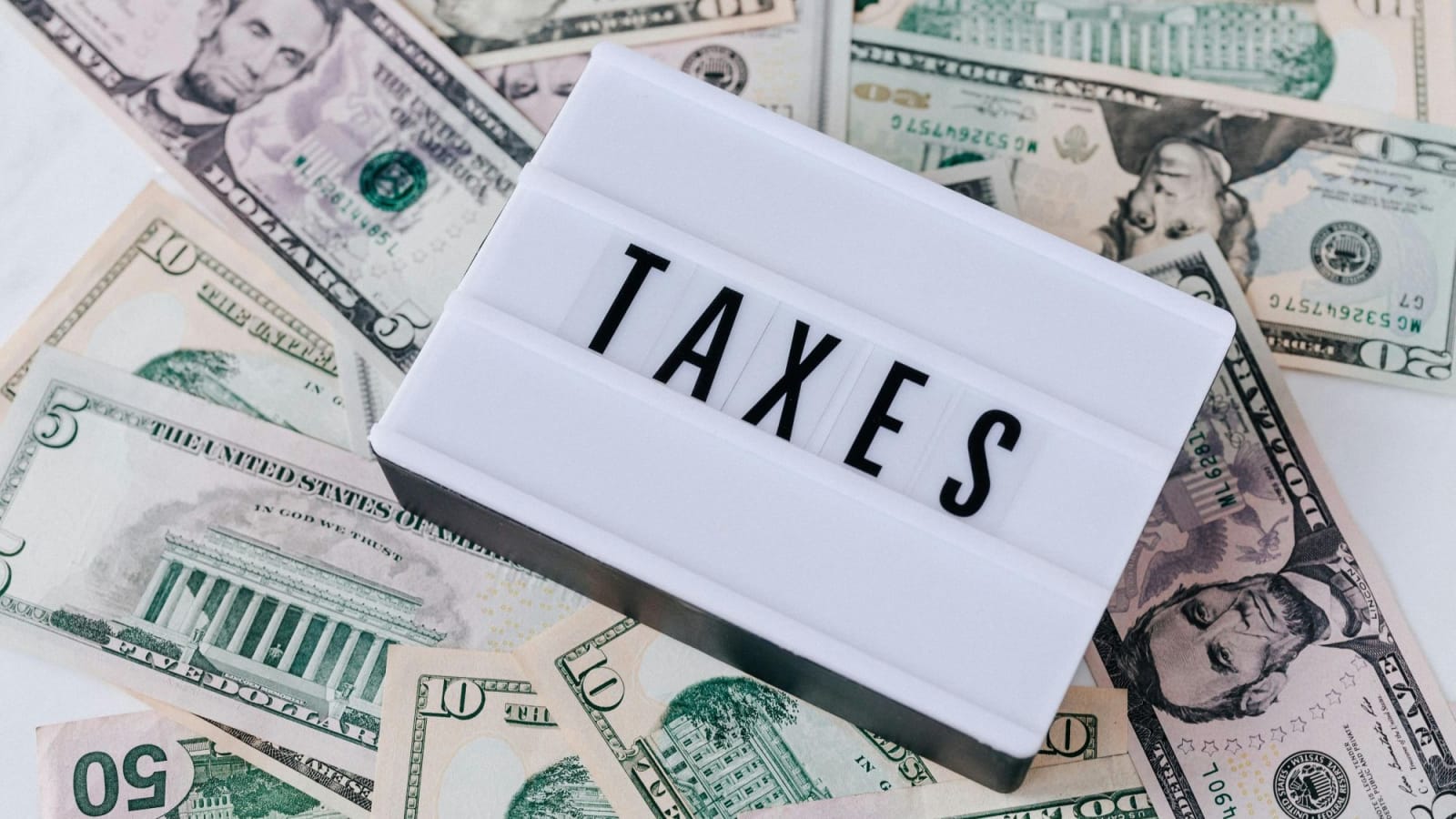 Why billionaires may pay 20% less income tax than the average American ...