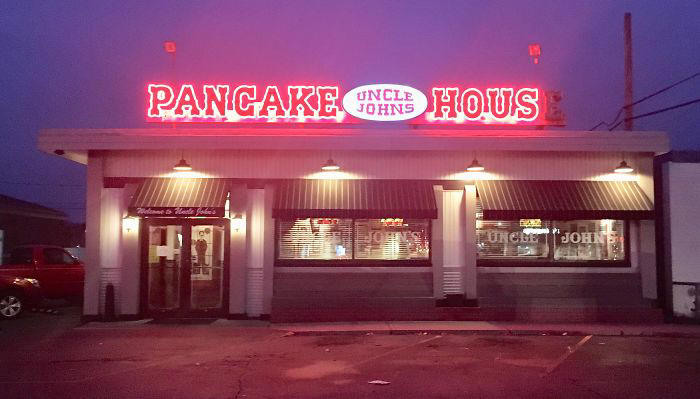 This person eats at the last locations of nearly defunct restaurant chains
