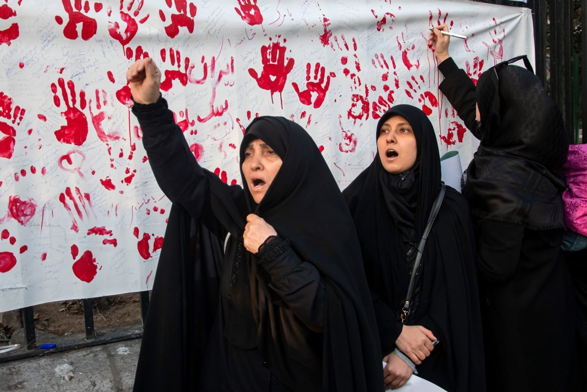 New Ayatollah Mojtaba Khamenei injured in attack that killed his father<br>