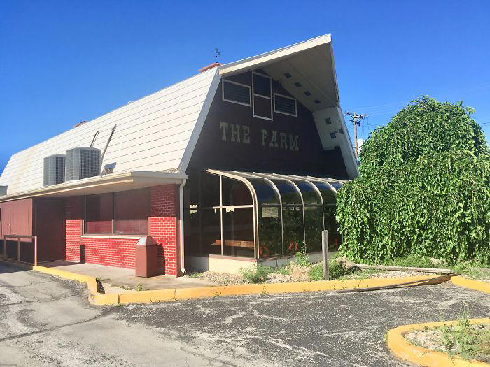 This person eats at the last locations of nearly defunct restaurant chains