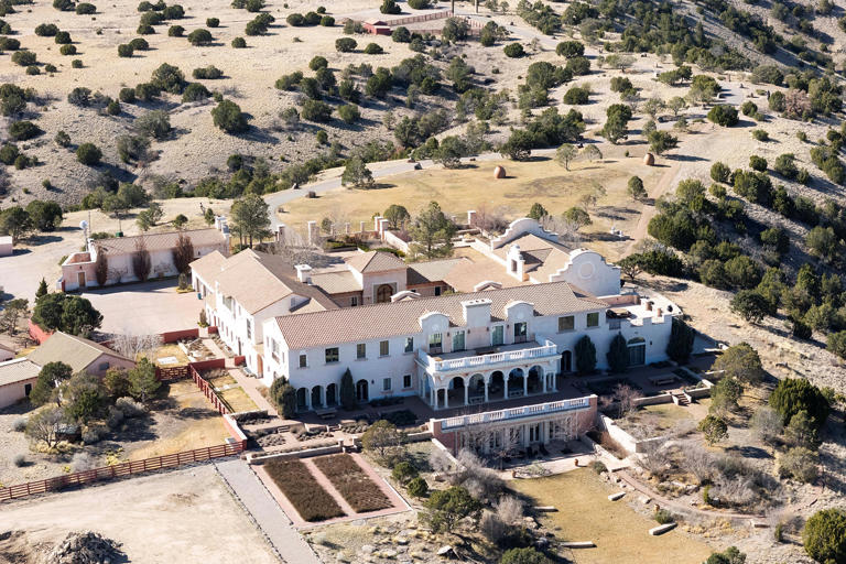 Oscuros secretos del rancho de Epstein en Nuevo México salen a la luz