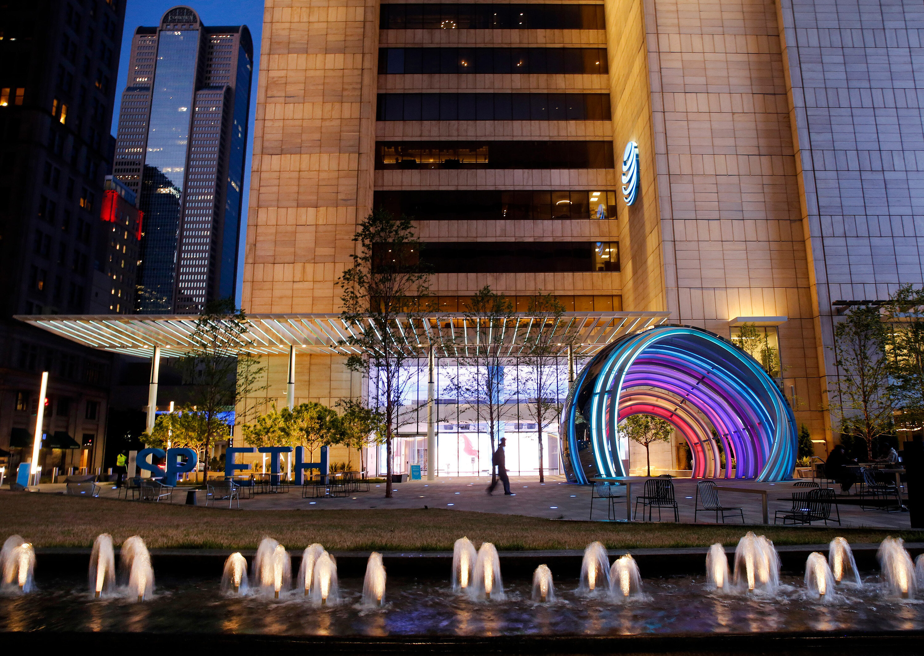 AT&T marks anniversary with $250B infrastructure pledge