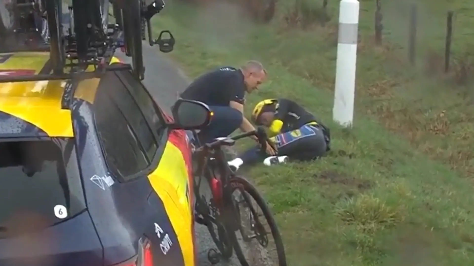 Juan Ayuso abandona la París-Niza tras una dura caída: acaba ...