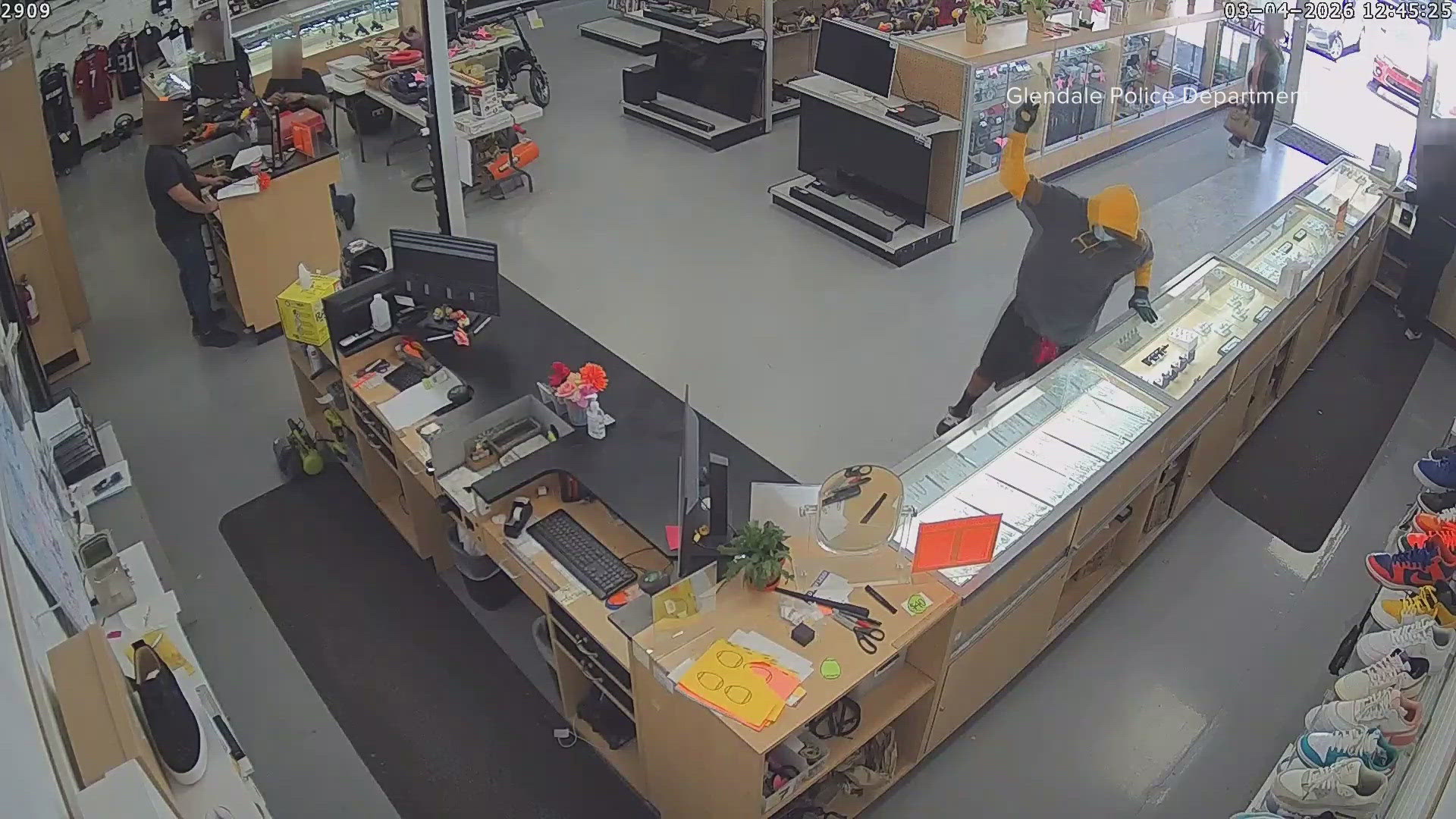 Glendale police looking for man caught on camera in a smash-and-grab ...