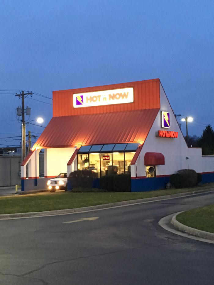 This person eats at the last locations of nearly defunct restaurant chains