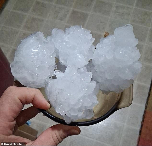 Hail the size of APPLES breaks car windscreens during severe winter ...