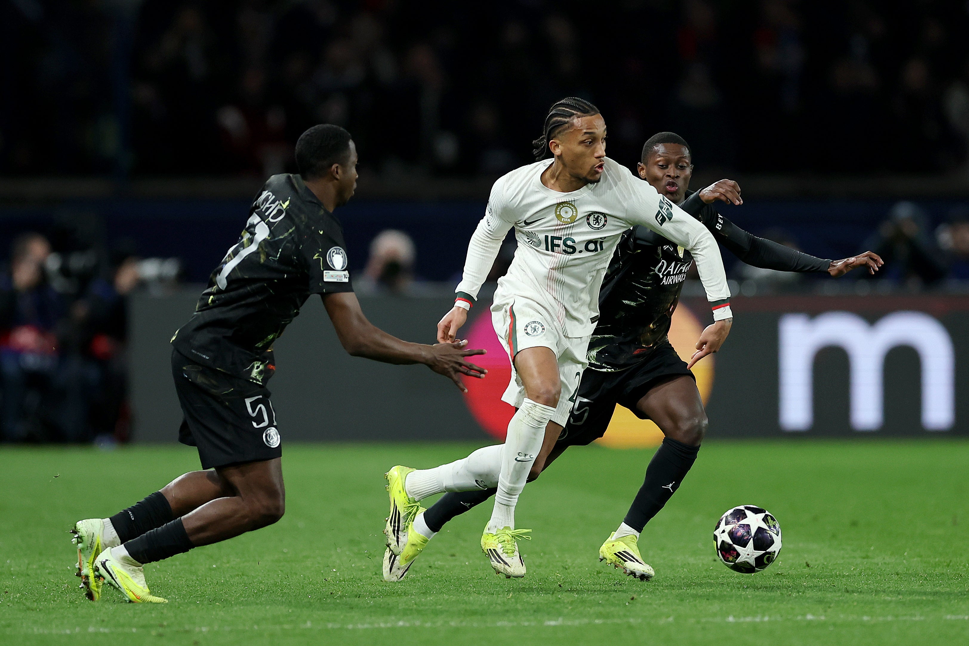 Late Kvaratskhelia show gives PSG command of tie with Chelsea