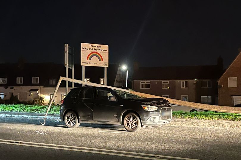 Lamppost collapses on car in Woodchurch as police close road
