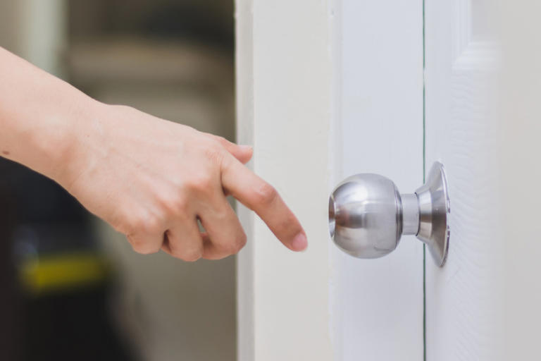 Discover the meaning of 'Irish exit' and why it's not always rude