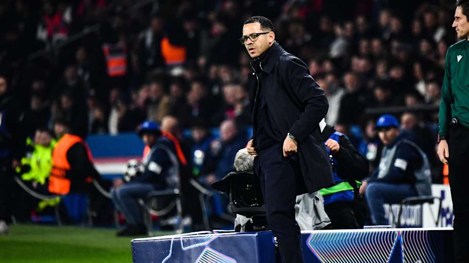 «Vergüenza»: Liam Rosenior admite que es en parte culpable del costoso error del Chelsea en la derrota del PSG