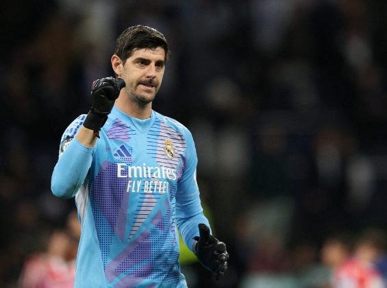 Thủ môn Courtois đi vào lịch sử Champions League sau pha kiến tạo đẳng cấp