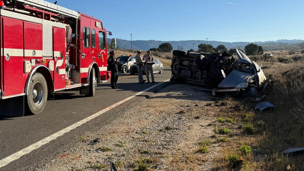1 dead, child hospitalized after rollover crash on Riverside County highway