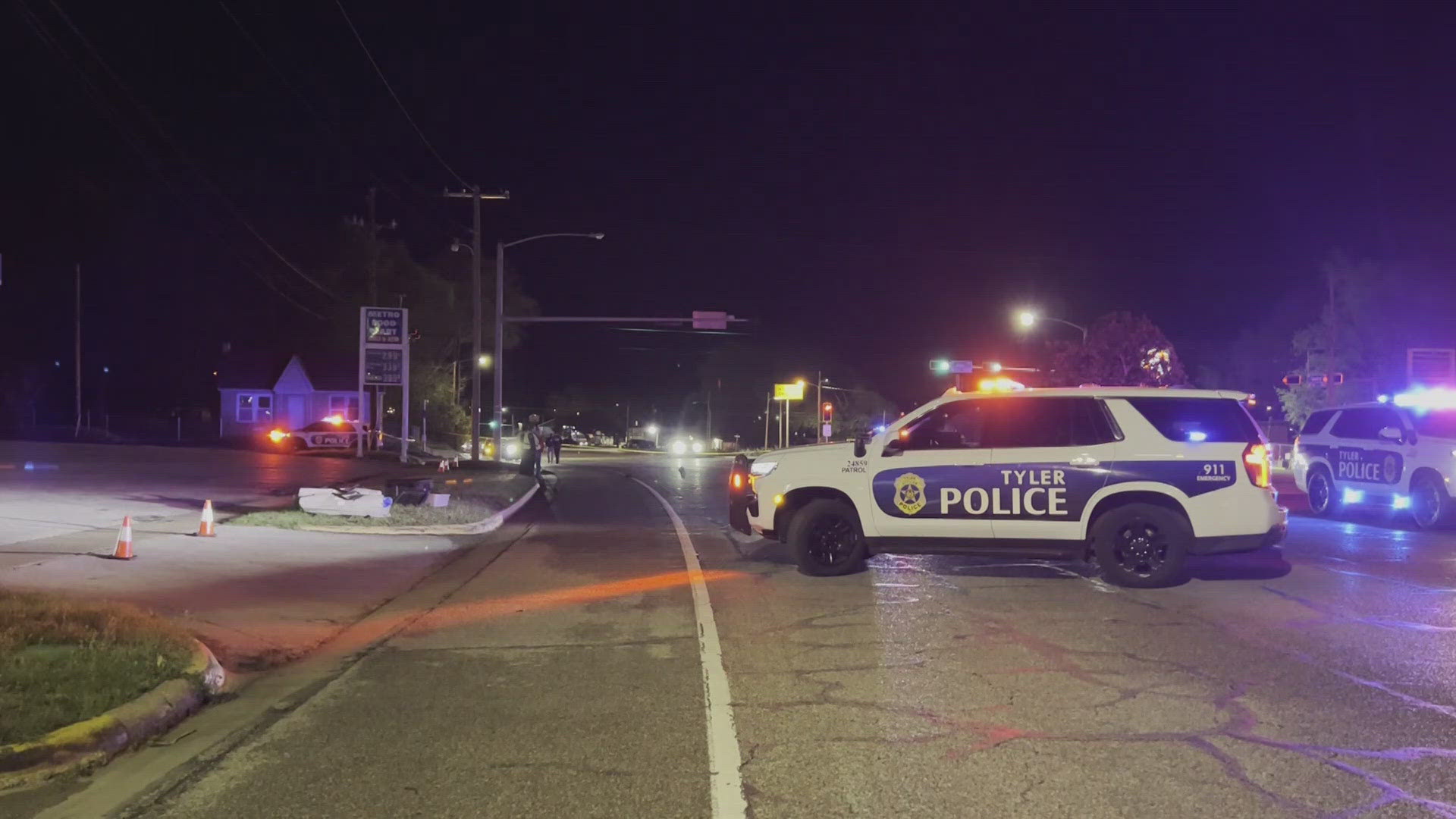 Pedestrian killed after crash on West Gentry Parkway in Tyler