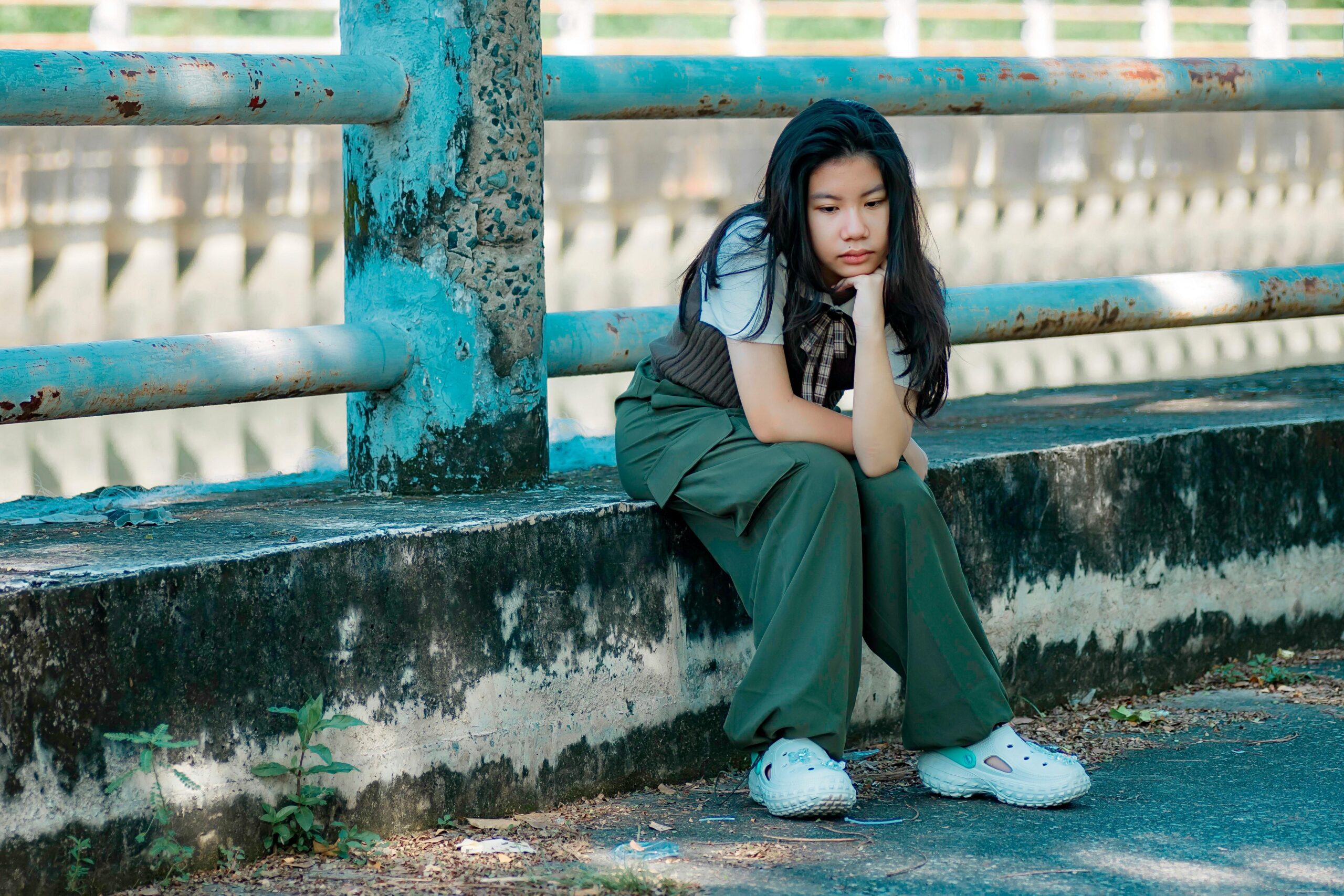 Video shows woman attacking 13-year-old girl after her 8-year-old son ...