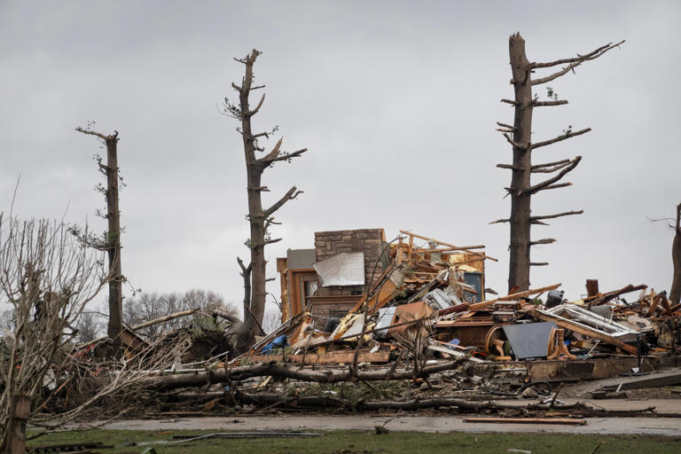 Storm victims begin seeking disaster relief from state, feds
