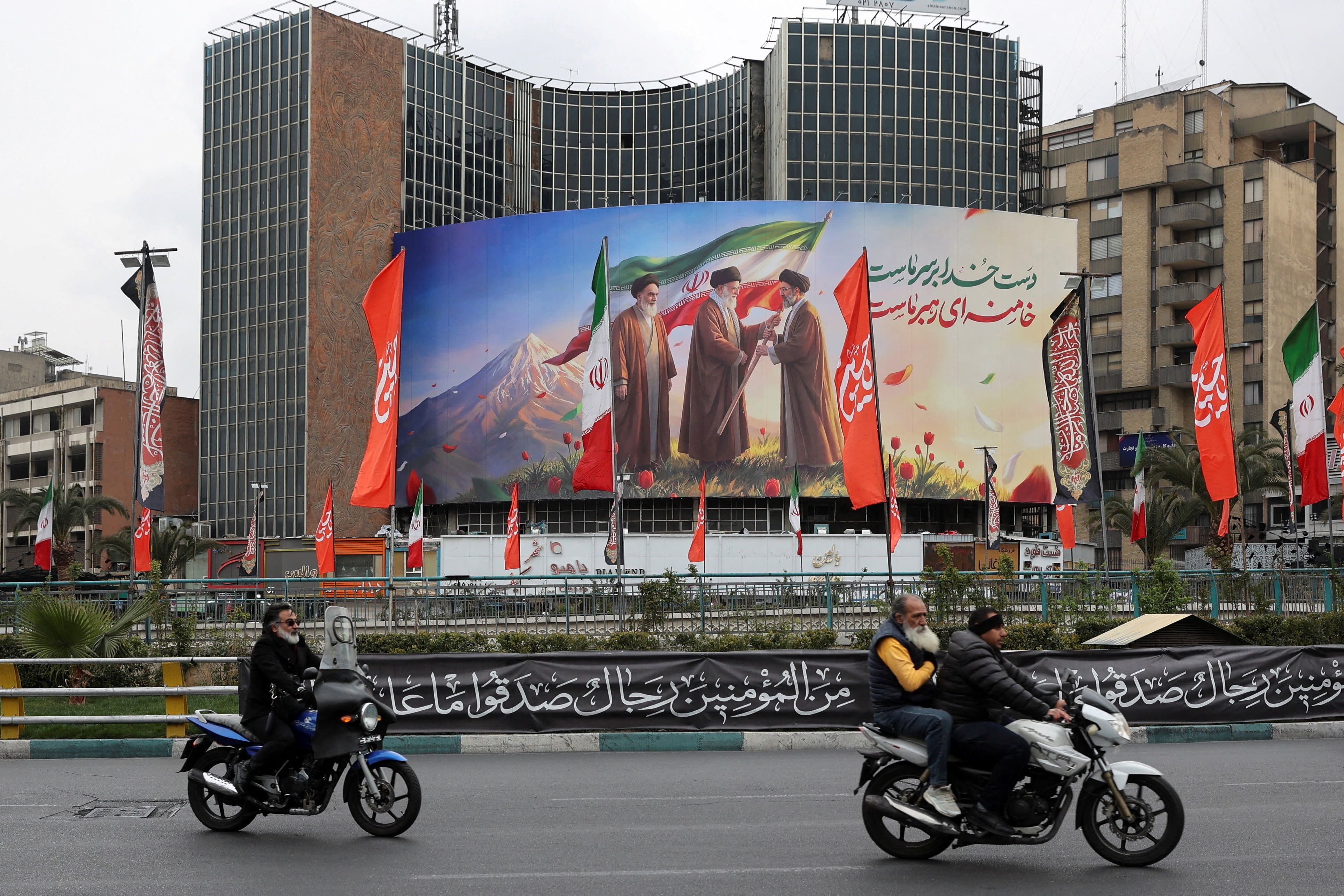 Iran's Islamic regime not at risk of collapse, US intelligence assesses