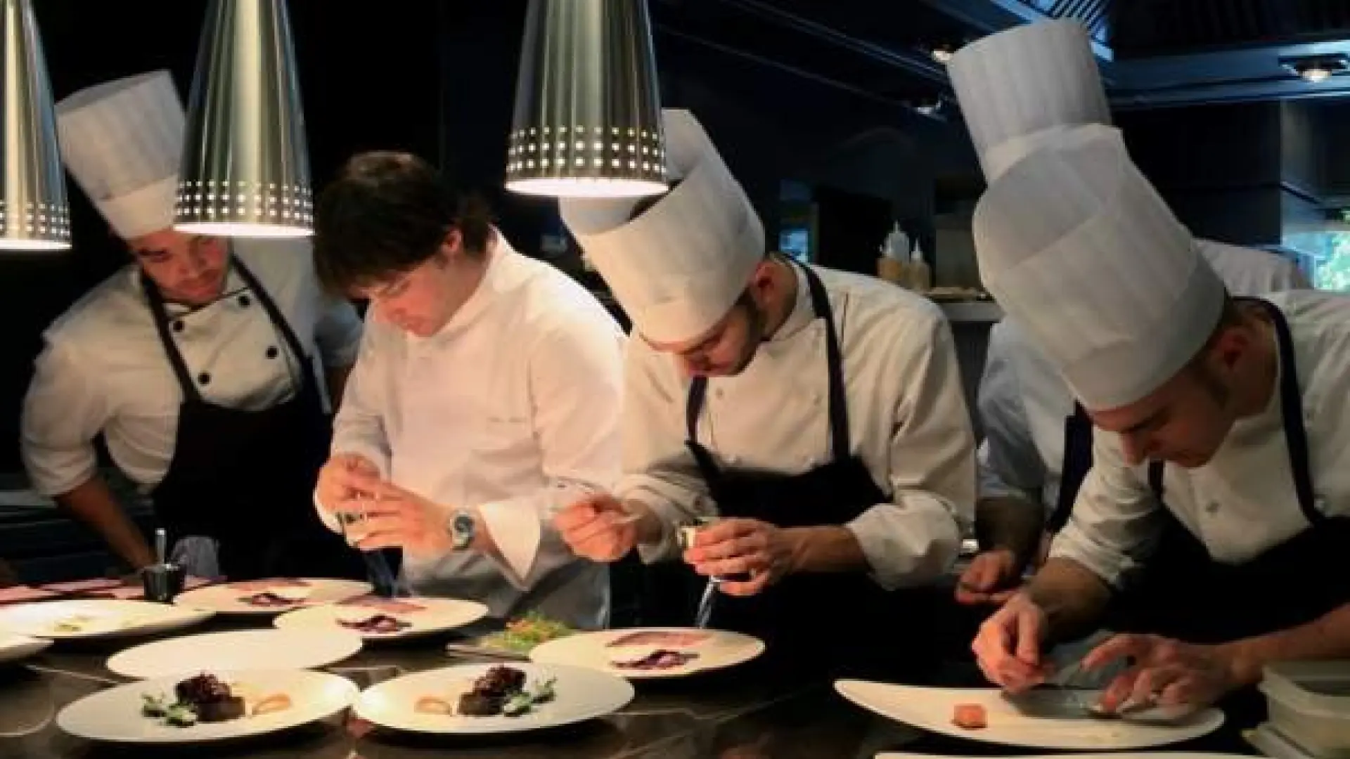 El curioso postre que Jordi Cruz sirve en su restaurante con 3 ...