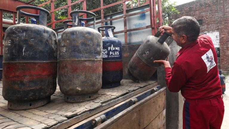 LPG shortage amid Middle East war: Astrologer's shocking 2025 September ...