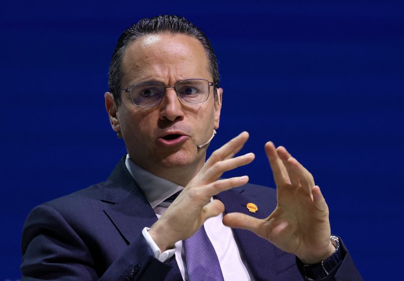 Shell board proposes raising CEO pay package