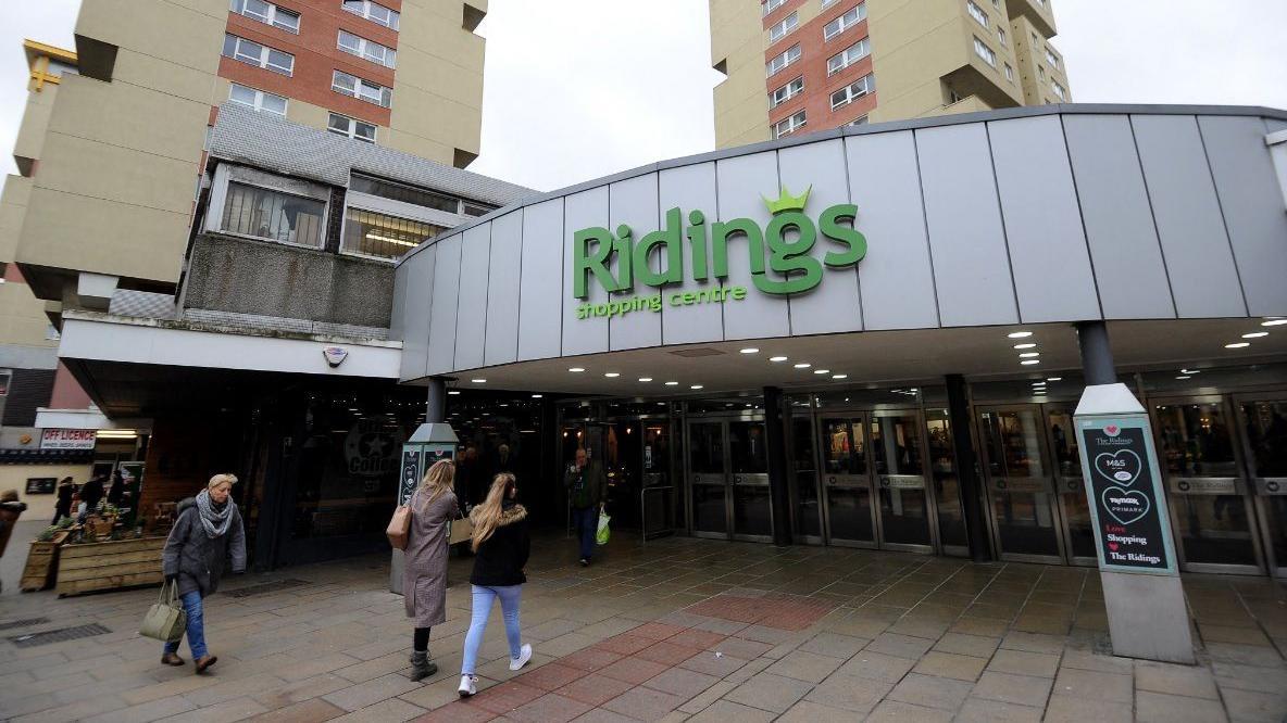 Plan to demolish city shopping centre reconsidered<br><br>