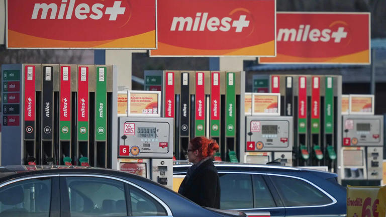 Brent crude oil surpasses $100 amid Iranian attacks on shipping