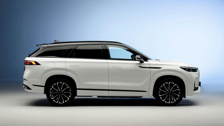 New Jaecoo 8 launched – and it looks like a cut-price Range Rover